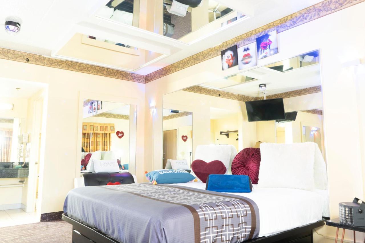 Luxe Romantic Suites Dolton Exteriör bild
