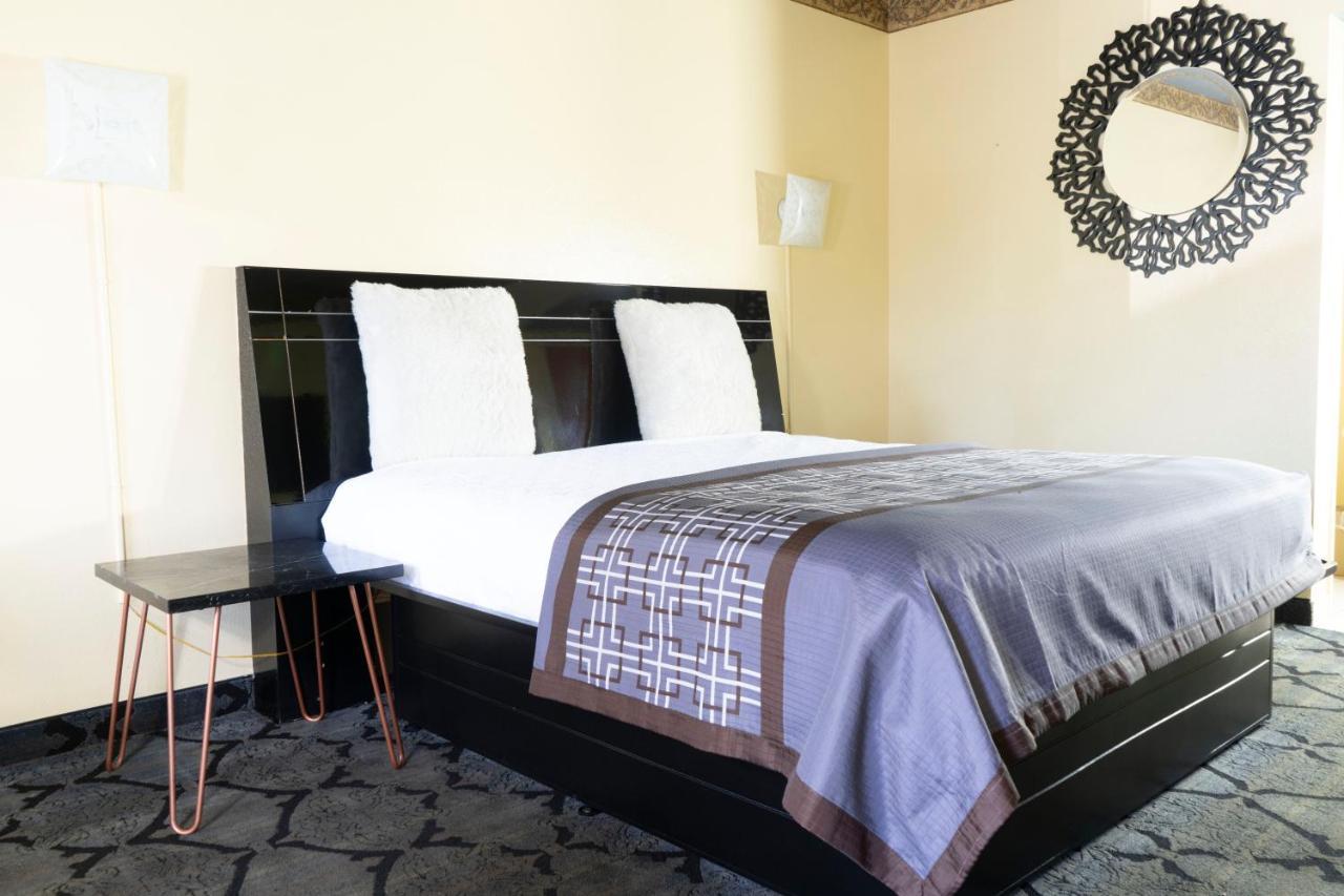 Luxe Romantic Suites Dolton Exteriör bild