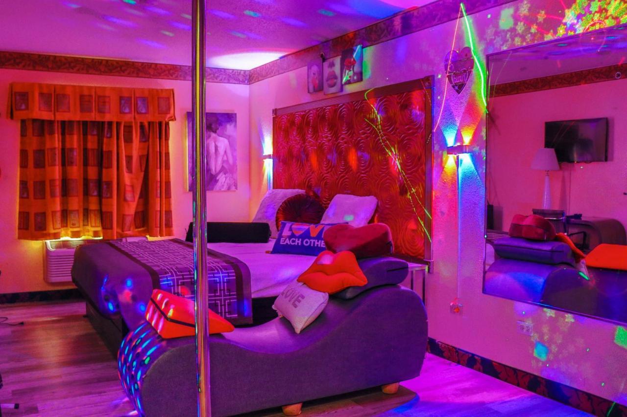Luxe Romantic Suites Dolton Exteriör bild