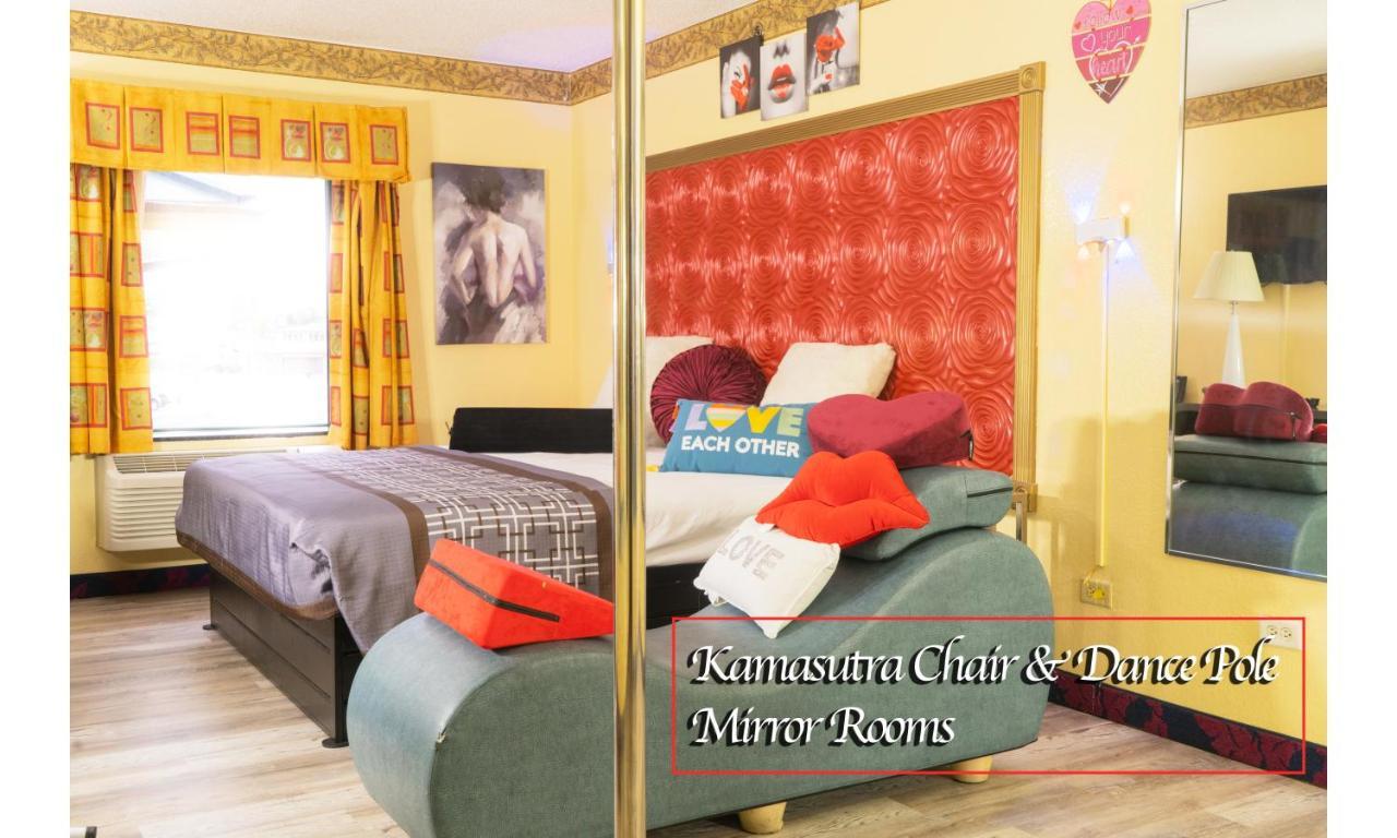 Luxe Romantic Suites Dolton Exteriör bild