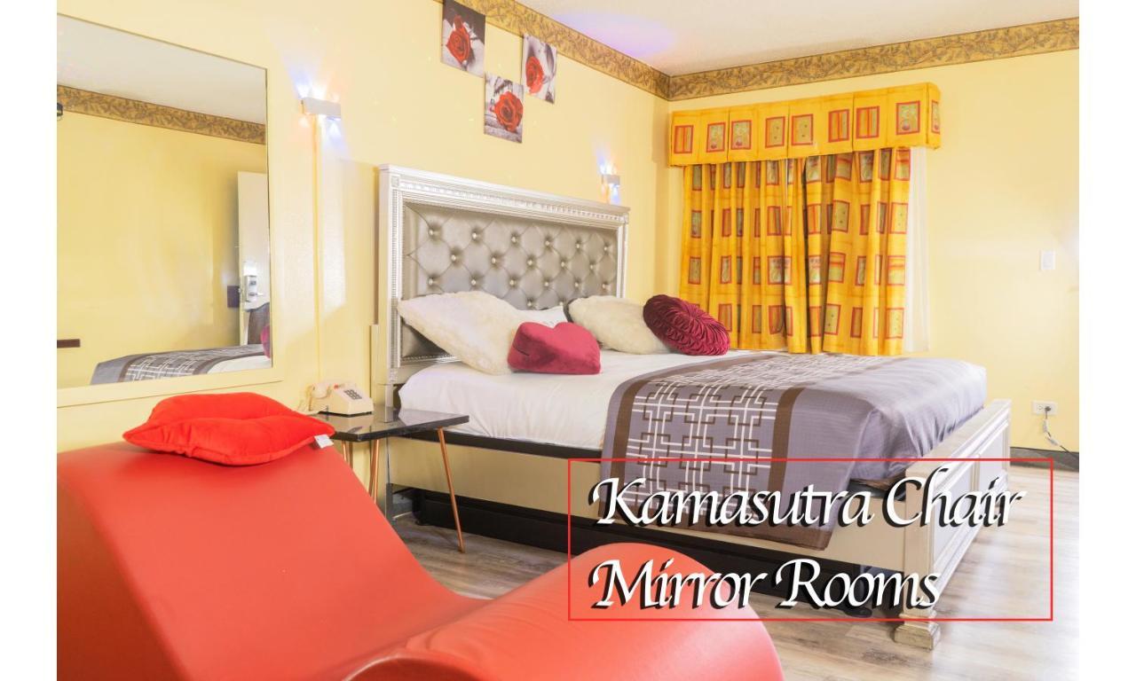 Luxe Romantic Suites Dolton Exteriör bild