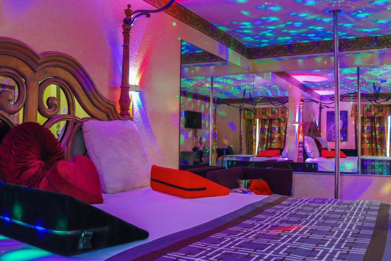 Luxe Romantic Suites Dolton Exteriör bild
