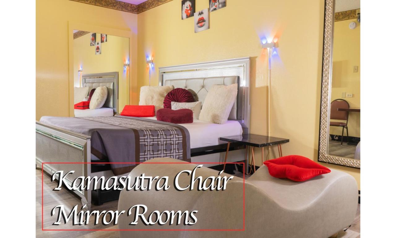 Luxe Romantic Suites Dolton Exteriör bild