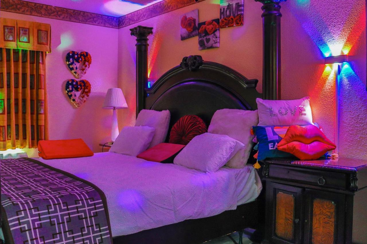 Luxe Romantic Suites Dolton Exteriör bild