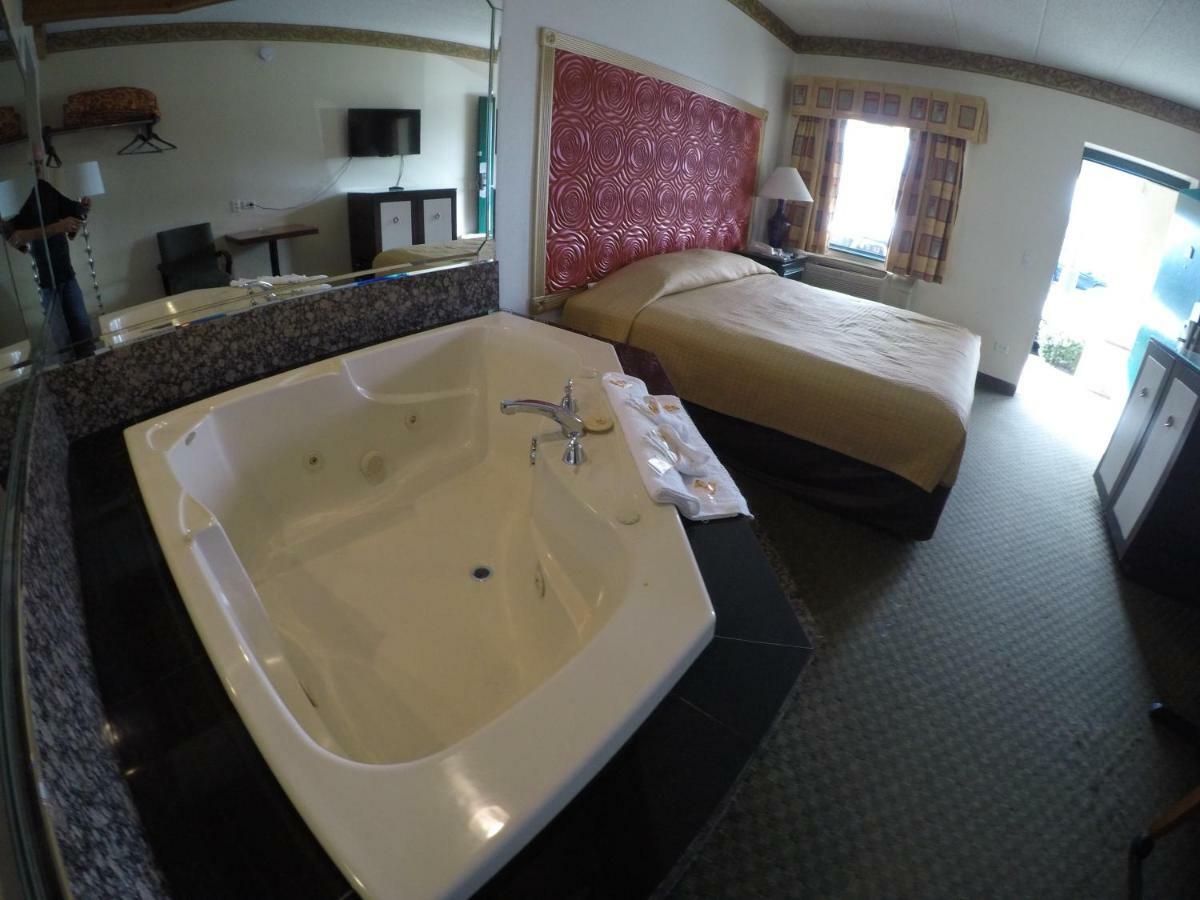 Luxe Romantic Suites Dolton Exteriör bild